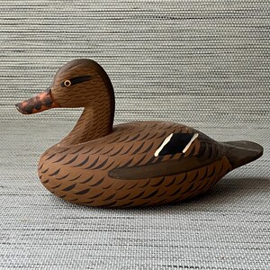 VTG Hen Mallard Wooden Figurine, Jim Urie, Maryland, USA, 6&quot; L x 3 1/4&quot; T