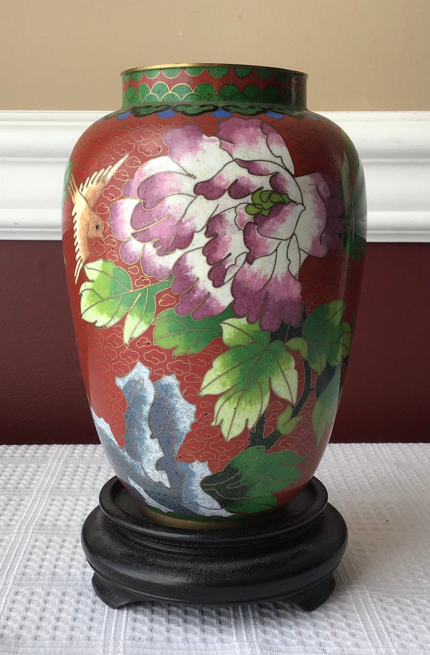 Jarrón cloisonné chino rojo vintage con flores y un pájaro, 6 1/4" T