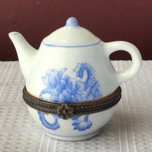Vintage Blue & White Porcelain Teapot-shape Trinket Box (2 3/4” x 3”)