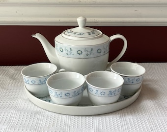 VTG Chinese Porcelain Blue & White Set: Teapot, 4 Teacups and Serving Tray, Marked