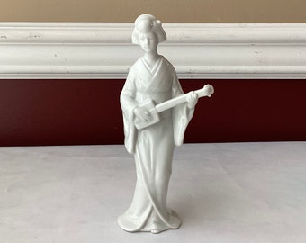VTG Japanese Porcelain Figurine of a Lady Playing a Satsuma Biwa, 7" Tall