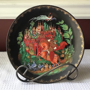 Vintage Russian Fairytale Porcelain Hanger Wall Plate, Vinogradov Porcelain Factory, “Ruslan & Ludmila” Fairytale Plate, 1988