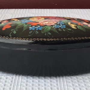Vintage Russian Lacquer Oval Trinket Box, 1 3/4” x 5 5/8” x 3 1/8”