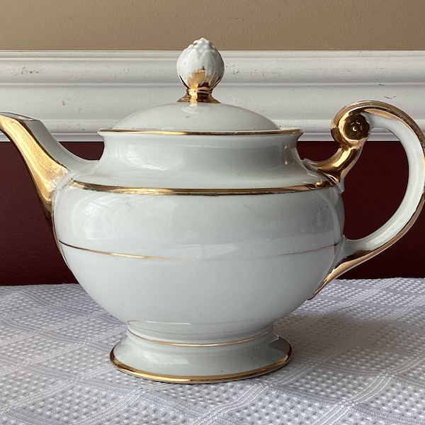 VTG Large Bavaria L. Hutschenreuther Straub Porcelain Teapot W. 24 K. Gold Trim