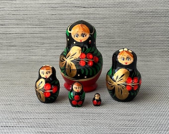 Vintage Russian Matryoshka Nesting Doll, Set of 5 Dolls, 3 1/4” T, Unmarked