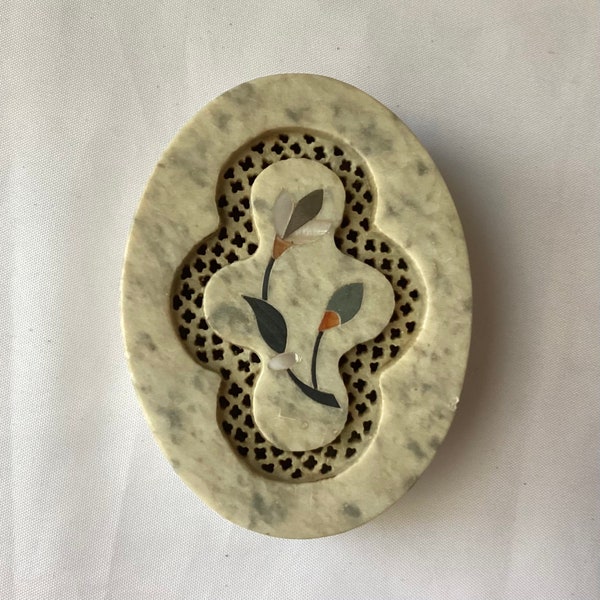 VTG Carved Soapstone Trinket Box With Mother Of Pearl Decoration, India