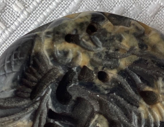 Lot 83 - A LOT WITH EIGHT ANCIENT CHINESE JADE BEADS