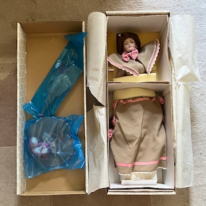 VTG Franklin Heirloom Dolls, Porcelain Day at the Race Gabriella Doll + Box, 22&quot;