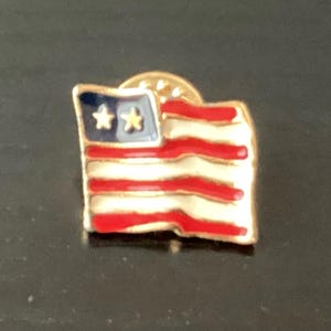 Vintage US Flag Pin/ Patriotic Flag Pin/ Flag Memorabilia