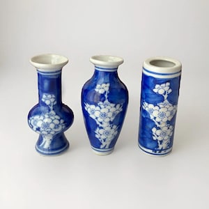 Lot of 3 Miniature VTG Chinese Porcelain Vases, Blue & White Blossom Vases, 4&quot; T