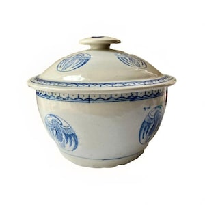 Vintage Chinese Porcelain Pot with Cover, Blue & White Pottery Pot