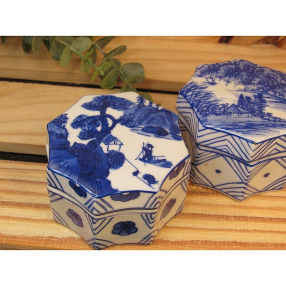 Vintage Hand Painted Chinoiserie Blue and White T… - image 2