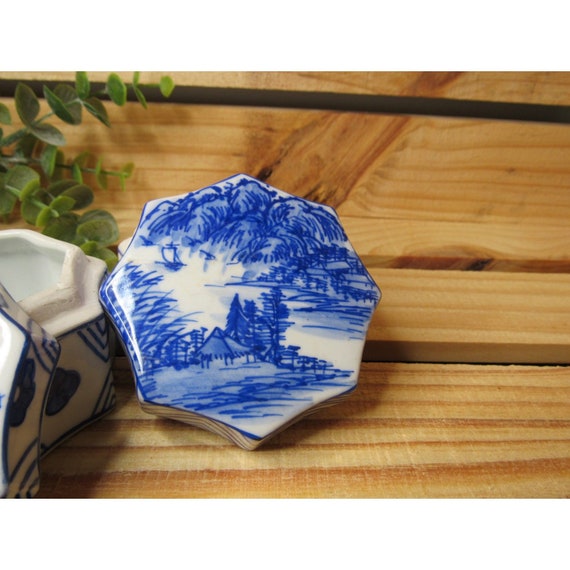 Vintage Hand Painted Chinoiserie Blue and White T… - image 5