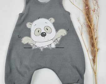 Strampler Romper Onesie Newborn Gr. 56 Applikation Stickerei