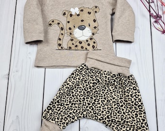 Shirt und Sweatpants Applikation Stickerei Leo