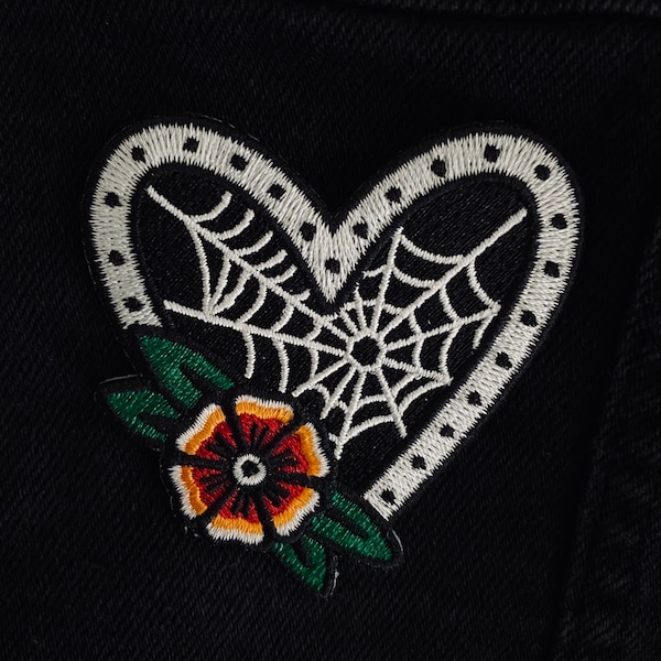 Spiderweb Heart Aufnäher/Iron On Patch/ Bügelbild/Stars and Crow/ Embroidered Patch/Herz Aufnäher/Traditional Tattoo Aufnäher