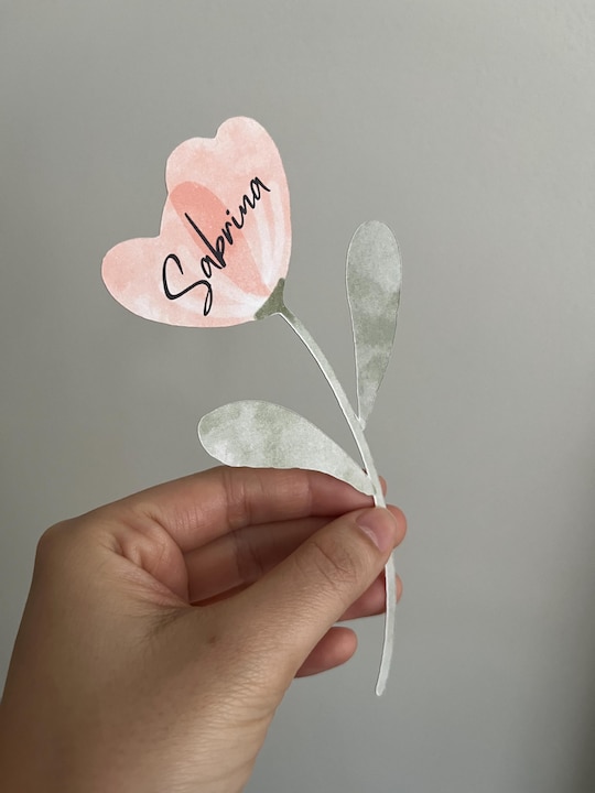 Personalized Tulip Place Cards: Modern Die Cut Guest Name Cards for Events