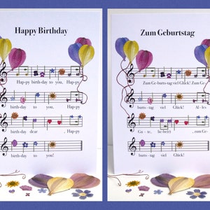 Verjaardagskaart met het lied "Happy Birthday" in het Duits of Engels gemaakt van geperste bloemen