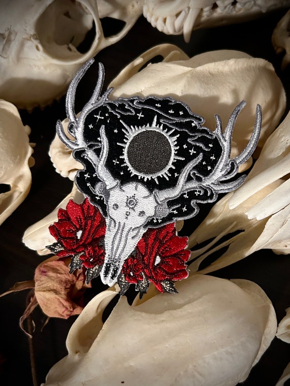Eclipse Elk Skull Patch - Iron on Patch, Witchy patch, spooky patches, witch gift, cosmic patch, punk patch, goth patch, mememto mori
