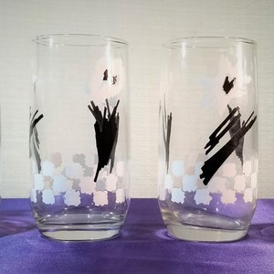 Anchor Hocking 1989 Black and White Floral-patterned Iced-tea or Water glasses