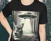 Funny Cat Selfie Alien UFO T-Shirt, Space Humor Graphic Tee, Gift for Cat Lovers, Sci-Fi Fans, Paranormal Believer Shirt, Shocked Scared Cat