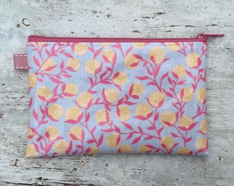 Small cosmetic bag/cosmetic bag/bag organizer/passport document bag/mobile phone bag made of oilcloth with oranges