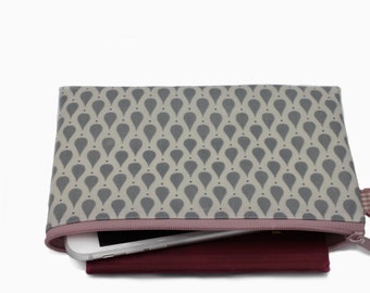 Small document bag, e.g. as a cover for your passport/vaccination card or cell phone