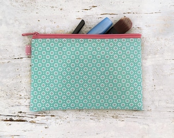Small cosmetic bag/cosmetic pouch/bag organizer/document holder for passport/mobile phone case made of oilcloth
