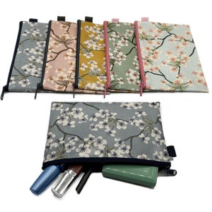 Kleine Kosmetiktasche/Kosmetiktäschchen/Taschenorganizer/Dokumententasche für den Reisepass/Handytasche aus Wachstuch mit Kirschblüten Bild 2