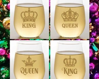 KING and QUEEN CROWNS Metallic Gold 4-pack Wine-Oh! Custom Shatterproof Plastic 16 oz. Stemless Wine Glasses