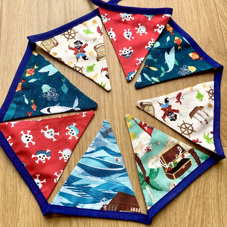 Skull and Crossbones Pirate Triangular Bunting 54 flags 20 metre Long Bunting Skull and Crossbones Pirate Triangular Bunting 54 flags 20 metre Long Bunting