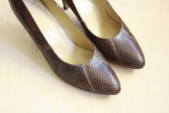 50s brown snake skin pumps. Snake leather heels. 5