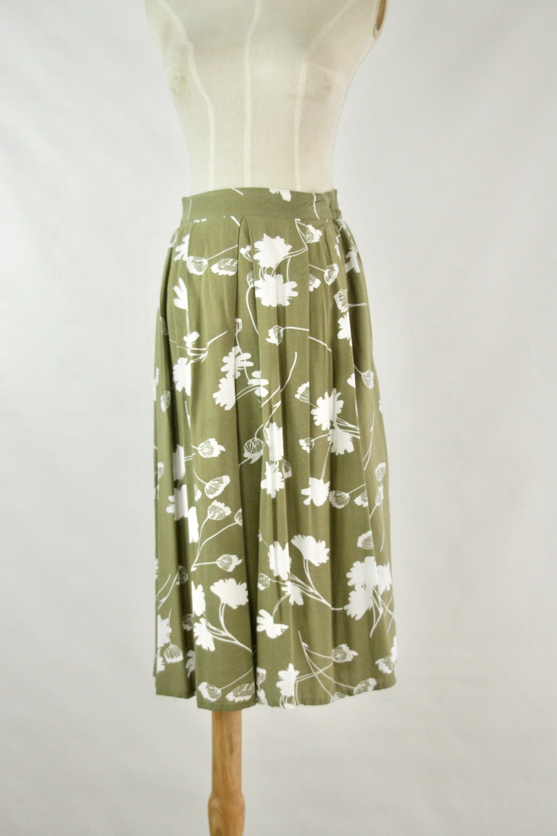 Olive green floral midi skirt. Pleat green summer skirt. Khaki Etsy