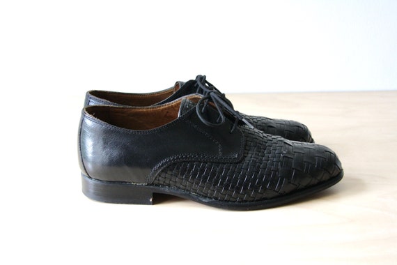 Black woven leather shoes. 90s woven shoes. 90s bl