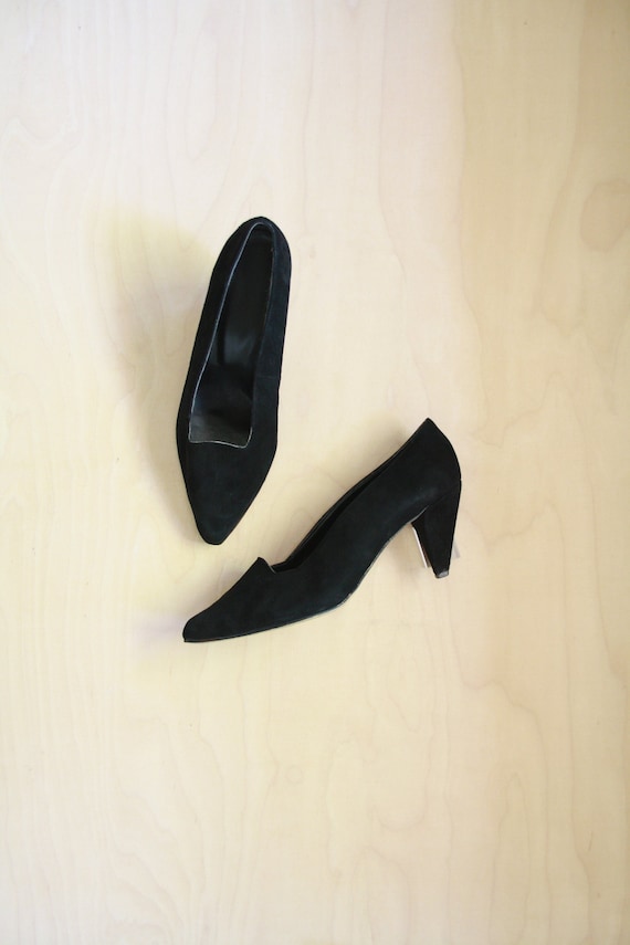 black suede court shoes low heel