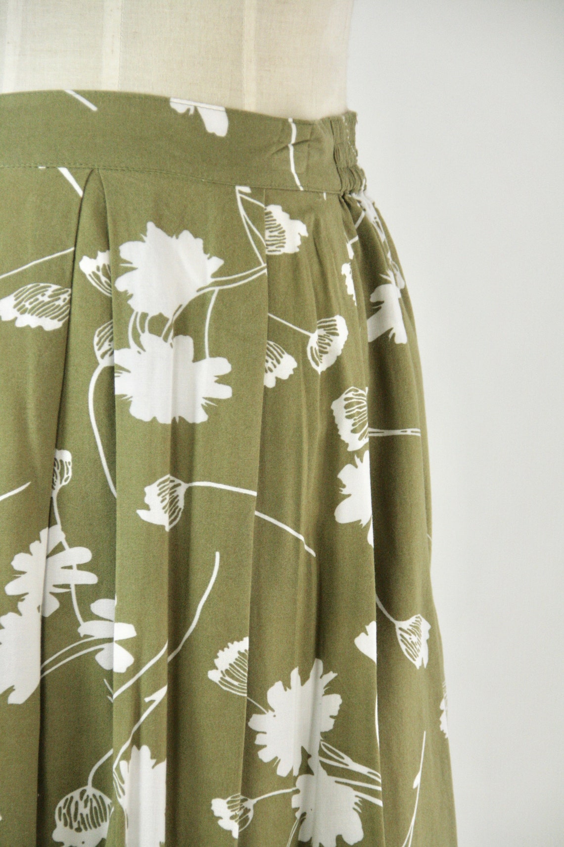Olive green floral midi skirt. Pleat green summer skirt. Khaki Etsy
