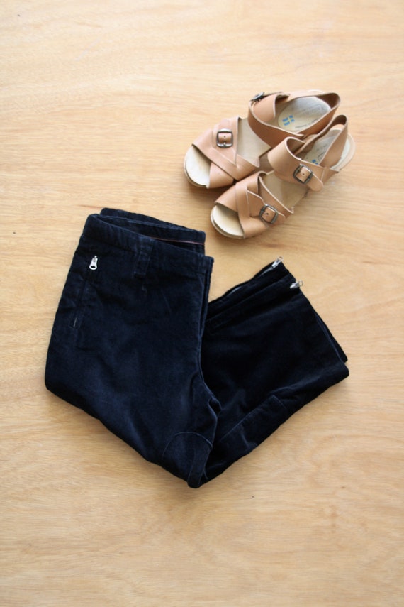 Black velvet crop pants. Velvet knickerbockers. Bl