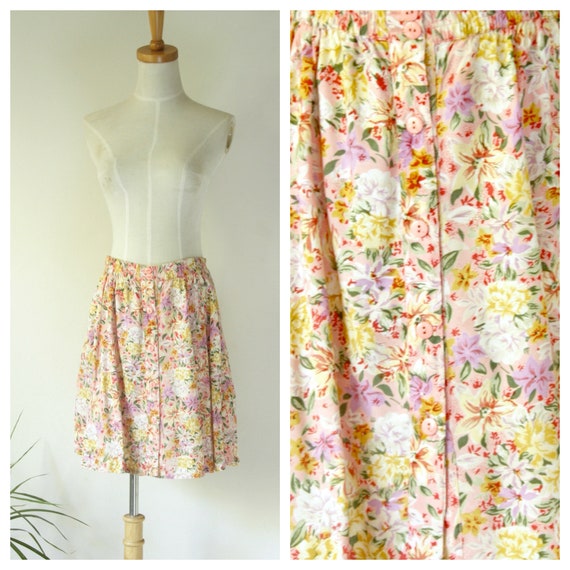 90s pretty floral skirt. Vintage pink floral butto