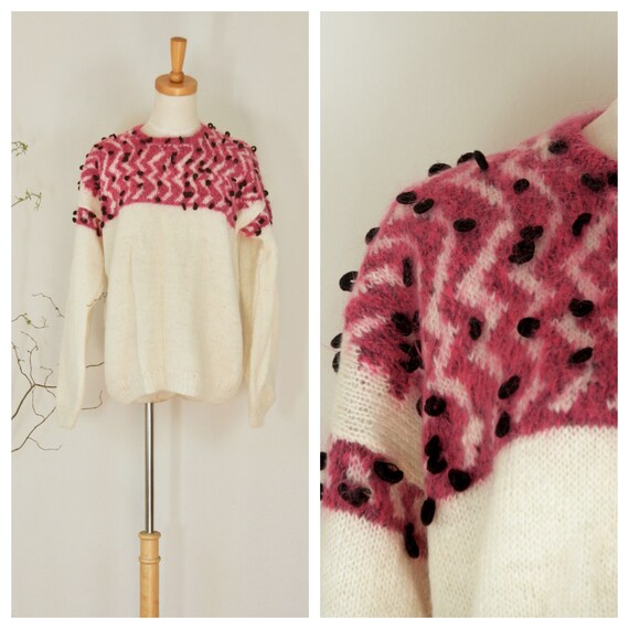 Fuzzy cream wool sweater. Vintage pink pullover. F