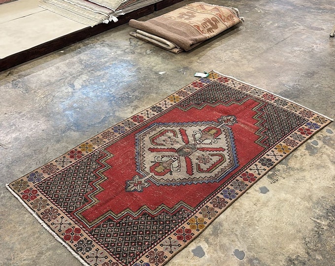 4x6 , small Hand woven unique vintage turkish rug, anatolian rug, red colors rug, turkish nomodic rug, oriental rug, flower rug, area rug