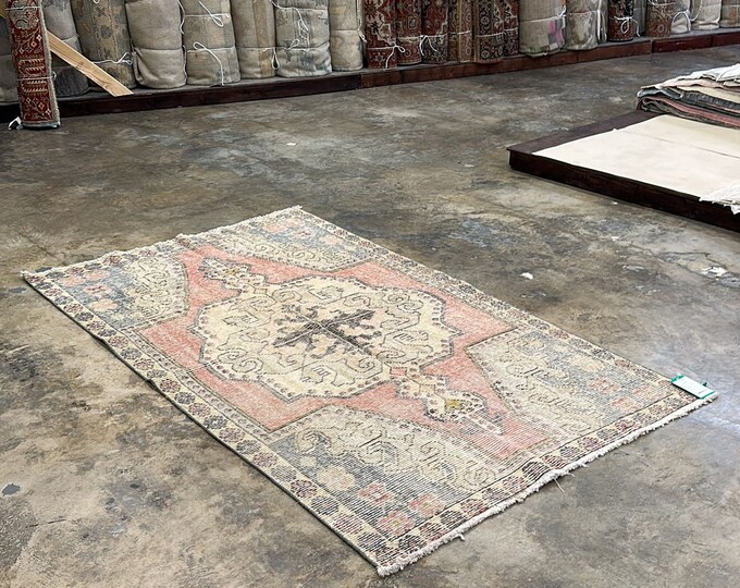 Vintage Turkish Rug – Distressed Oushak Rug, Pink, Gray, 5x7 – Soft & Elegant, Entryway, Hall, Kids Room, Gameroom