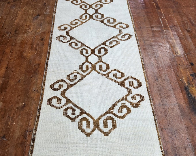 3x11 runner rug, turkish runner rug, anotolia runner rug, bedroom runner rug, kitchen runner ruh, entry way runner rug, handmade runner rug