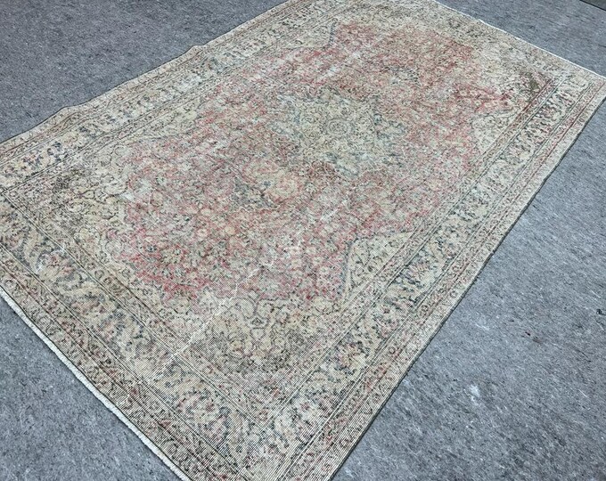5x8 feet Pink color kidsroom rug.fantastic handmade rug, distressed and harmony colors, incrable design, pink and green