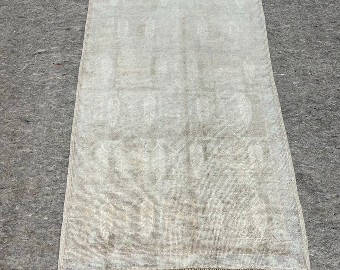 Muted Turkish Rug – Soft Tones, 3x5 ft – Minimalist & Boho Design, Pastel, White, Gray, Green, Blue