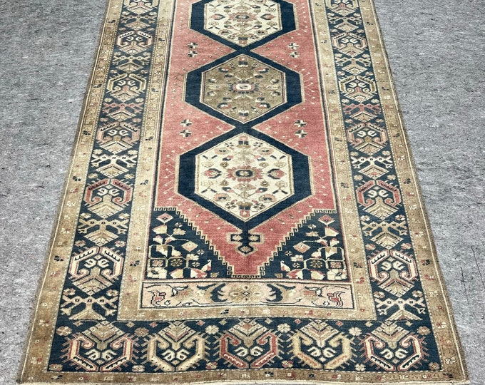 4.2X7.9 foot runneer rug. home runneer rug. desing runner rug.bedroom runner rug.bathroom runner rug.