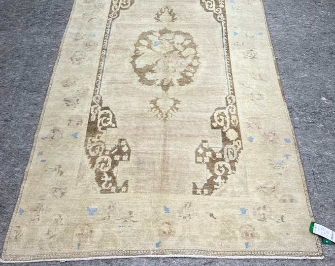 Handmade Turkish Oushak Rug: Beige Faded Wool Runner (4.9x9.11)