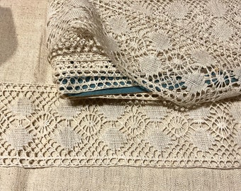 antique bobbin lace, France, natural-colored linen lace, 6 cm wide