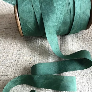 Ruban de soie, 2 cm de large, nuances de vert, ruban de soie, millinaire, vêtements de poupée, couture histoire, broderie vintage Verwaschenes grün