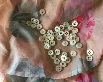 50 alte Knöpfe , 1 cm Durchmesser, Vintage Buttons ,Buttons dollclothes,Knöpfe für Puppenkleidung ,alte hemdknöpfe