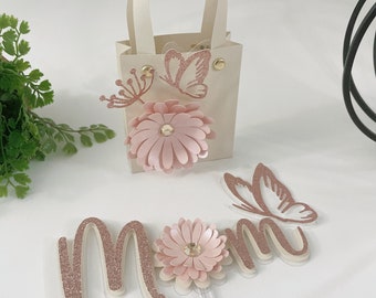 Taarttopper en cadeauzakje voor Moederdag. SVG- en Studio-sjabloon voor Cricut en Silhouette.
